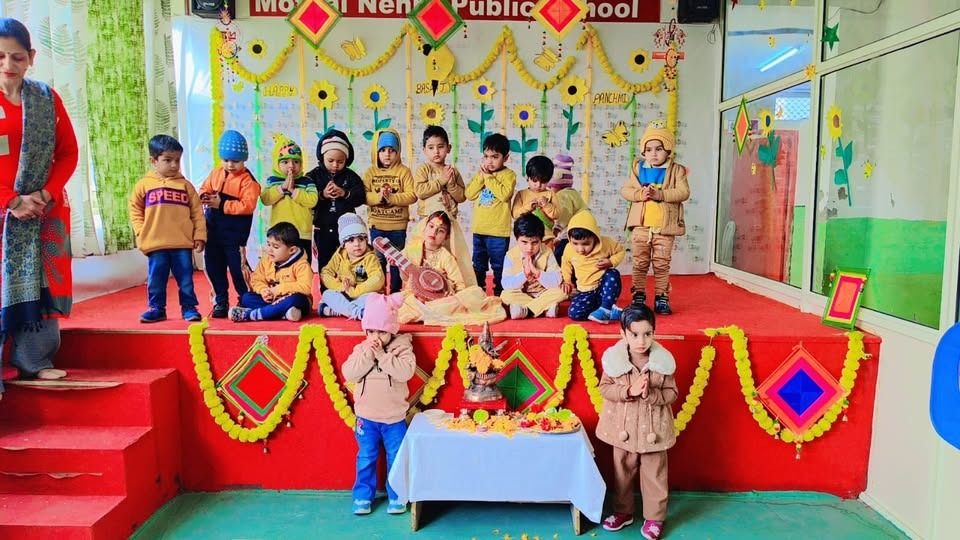 Basant Panchami celebrated with great pomp in Motilal School